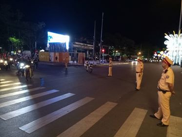 Biển người rợp cờ hoa, reo hò khắp cả nước mừng kỳ tích của U23 Việt Nam ảnh 35