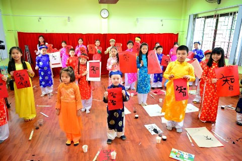 Tự hào với thành quả học tập miệt mài của mình