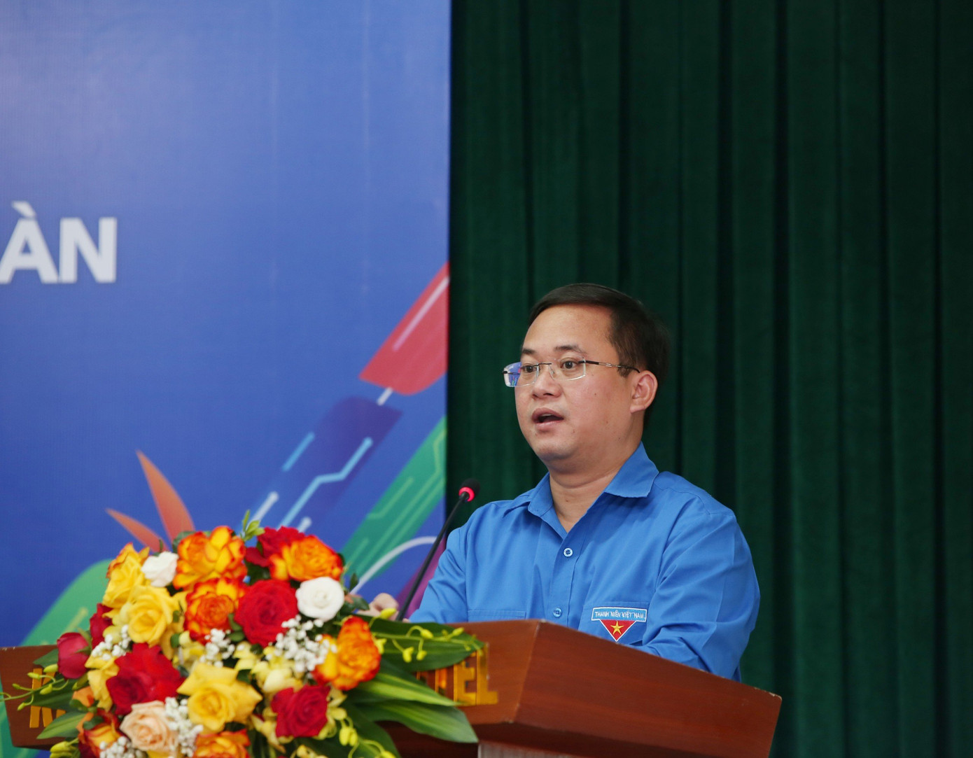 Anh Nguyễn Quốc Huy - Chánh Văn phòng T.Ư Đoàn trình bày báo cáo tiếp thu giải trình các ý kiến của Ban thường vụ Anh Nguyễn Quốc Huy - Chánh Văn phòng T.Ư Đoàn trình bày báo cáo tiếp thu giải trình các ý kiến của Ban thường vụ