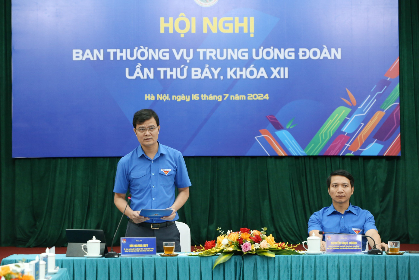 Anh Bùi Quang Huy - Bí thư thứ nhất T.Ư Đoàn; anh Nguyễn Ngọc Lương – Bí thư thường trực T.Ư Đoàn, Chủ tịch T.Ư Hội LHTN Việt Nam chủ trì hội nghị. Anh Bùi Quang Huy - Bí thư thứ nhất T.Ư Đoàn; anh Nguyễn Ngọc Lương – Bí thư thường trực T.Ư Đoàn, Chủ tịch T.Ư Hội LHTN Việt Nam chủ trì hội nghị.
