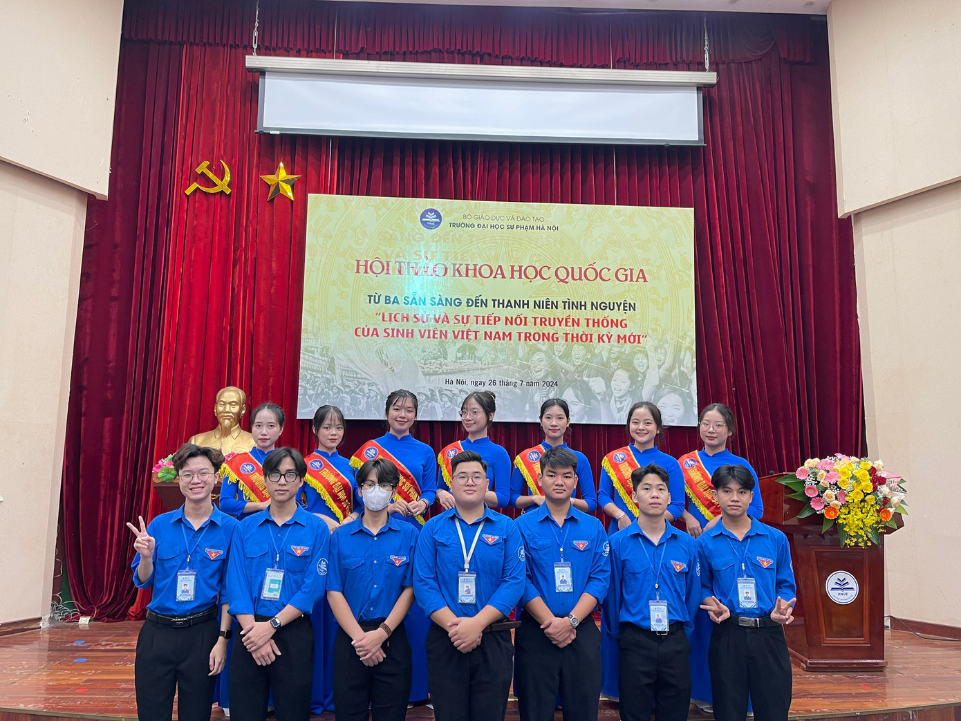 Các bạn sinh viên tham gia hội thảo Các bạn sinh viên tham gia hội thảo