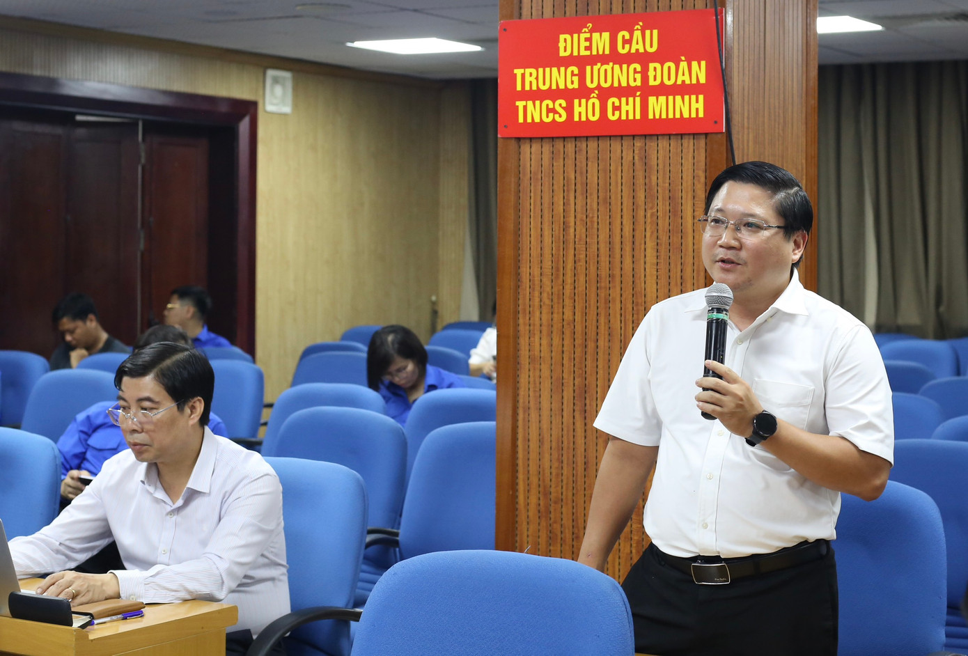 Các đại biểu phát biểu tại hội nghị. Ảnh: Bảo Anh