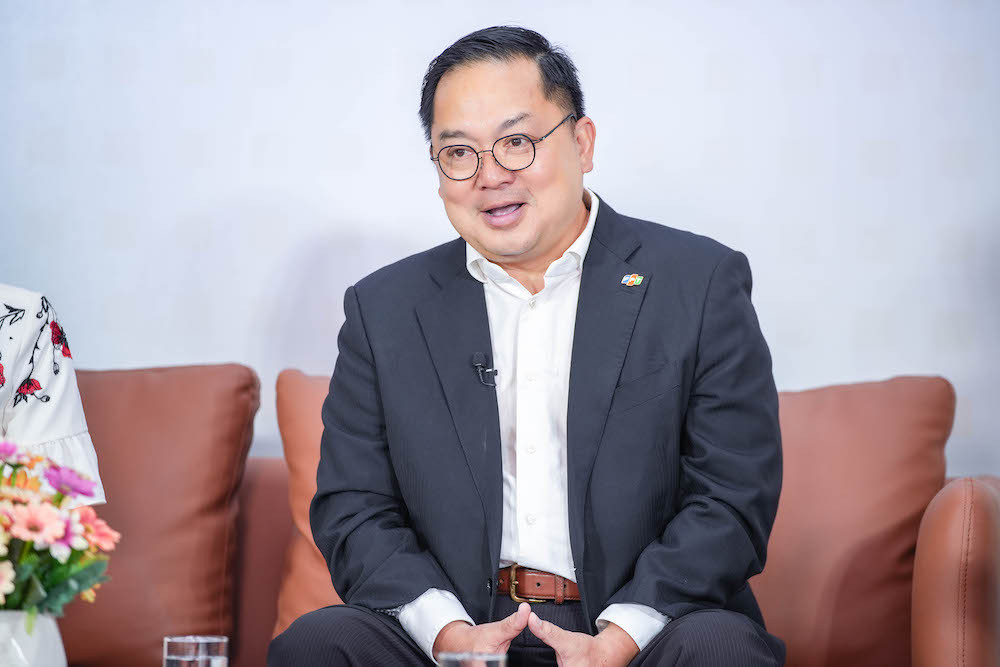 Ông Hoàng Nam Tiến chia sẻ tại tọa đàm. Ông Hoàng Nam Tiến chia sẻ tại tọa đàm.