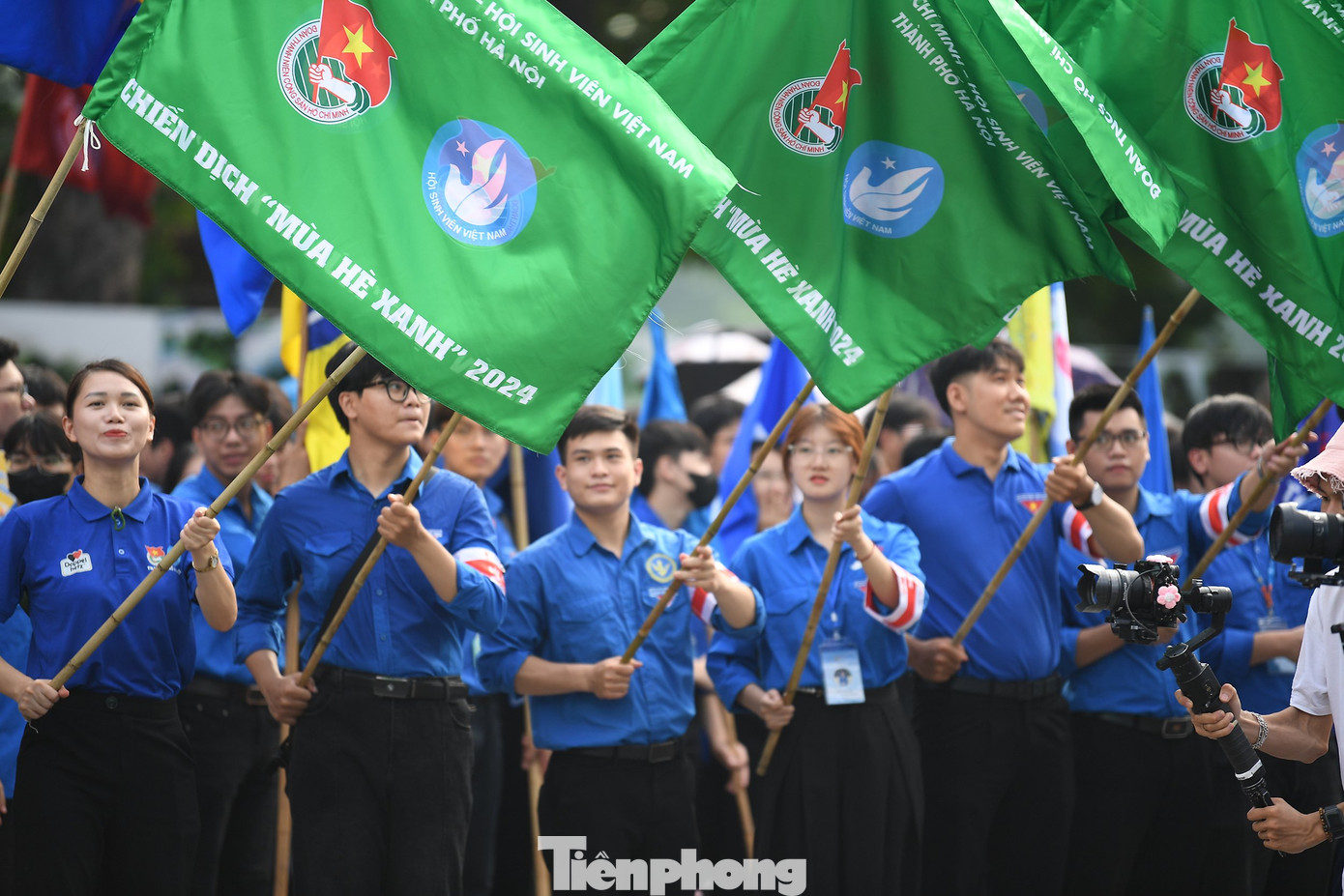 Các chiến sĩ tình nguyện Mùa hè xanh thể hiện sự quyết tâm, ý chí, cống hiến, khát vọng cho cộng đồng trong mùa hè này. Ảnh: Dương Triều