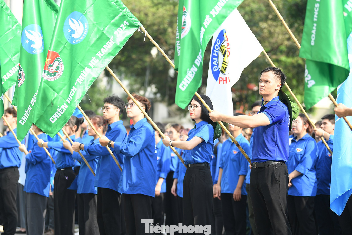 Các chiến sĩ tình nguyện Mùa hè xanh thể hiện sự quyết tâm, ý chí, cống hiến, khát vọng cho cộng đồng trong mùa hè này. Ảnh: Dương Triều