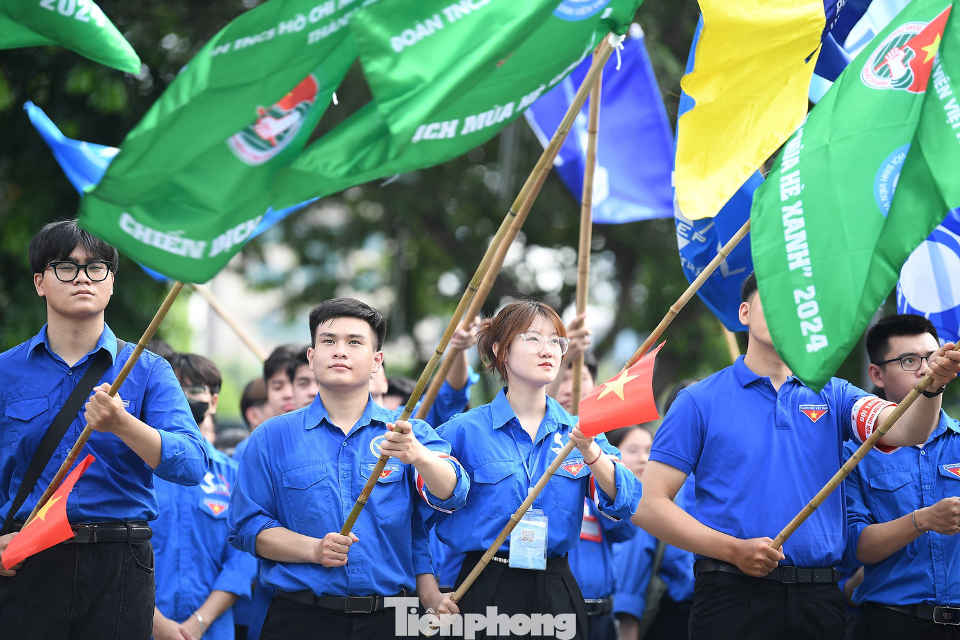 Các chiến sĩ tình nguyện Mùa hè xanh thể hiện sự quyết tâm, ý chí, cống hiến, khát vọng cho cộng đồng trong mùa hè này. Ảnh: Dương Triều