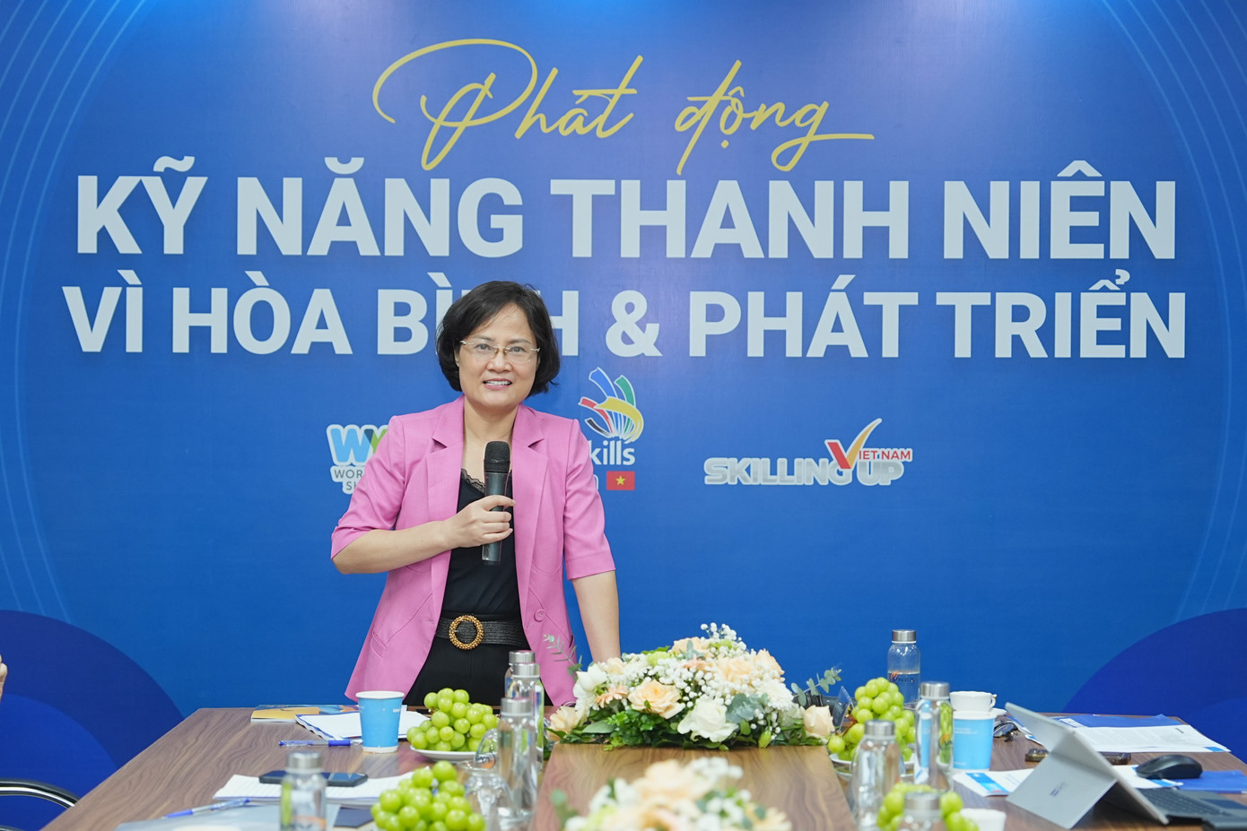 Bà Nguyễn Thị Việt Hương -Phó Tổng cục trưởng Giáo dục nghề nghiệp, Bộ LĐ -TB&XH Bà Nguyễn Thị Việt Hương -Phó Tổng cục trưởng Giáo dục nghề nghiệp, Bộ LĐ -TB&XH