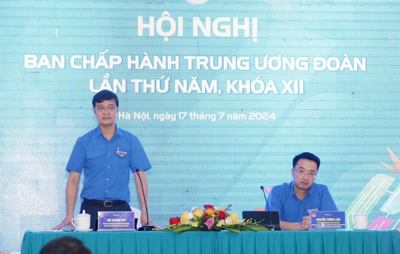 Anh Bùi Quang Huy - Ủy viên dự khuyết T.Ư Đảng, Bí thư thứ nhất T.Ư Đoàn và anh Nguyễn Tường Lâm – Bí thư T.Ư Đoàn, Phó Chủ tịch T.Ư Hội LHTN Việt Nam, Phó Chủ nhiệm thường trực UBQG về Thanh niên Việt Nam chủ trì hội nghị. Anh Bùi Quang Huy - Ủy viên dự khuyết T.Ư Đảng, Bí thư thứ nhất T.Ư Đoàn và anh Nguyễn Tường Lâm – Bí thư T.Ư Đoàn, Phó Chủ tịch T.Ư Hội LHTN Việt Nam, Phó Chủ nhiệm thường trực UBQG về Thanh niên Việt Nam chủ trì hội nghị.