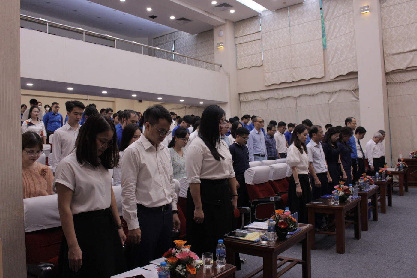 Trước khi bắt đầu hội thảo, các đại biểu dành một phút mặc niệm tưởng nhớ Tổng Bí thư Nguyễn Phú Trọng. Trước khi bắt đầu hội thảo, các đại biểu dành một phút mặc niệm tưởng nhớ Tổng Bí thư Nguyễn Phú Trọng.