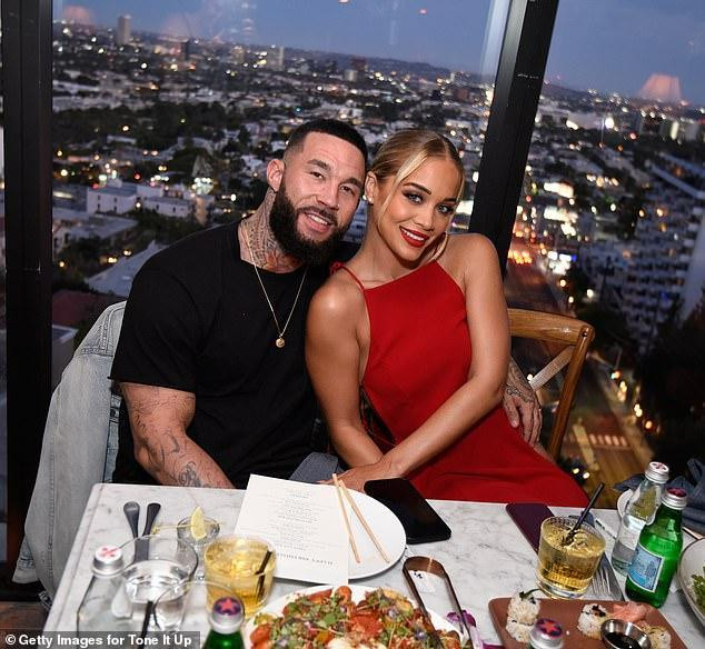 Jasmine Sanders hạnh phúc trọn vẹn khi có bạn trai cùng đón tuổi mới và ra mắt dự án luyện tập của cô. Jasmine Sanders hạnh phúc trọn vẹn khi có bạn trai cùng đón tuổi mới và ra mắt dự án luyện tập của cô.