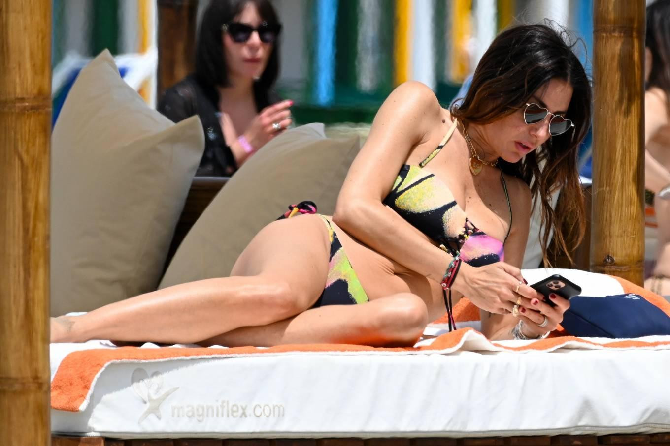 Người đẹp 7x từng chia sẻ cô rất hạnh phúc khi ở bên George Clooney và luôn cảm thấy yêu đời, xinh đẹp, thời gian bên tài tử còn tốt hơn cả phẫu thuật thẩm mỹ.