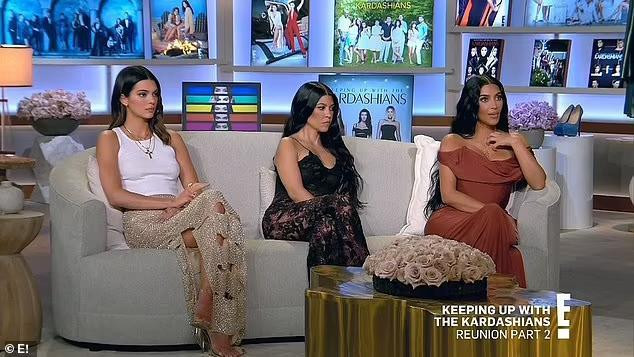 Từ trái sang: Kendall, Koutney Kardashian và Kim Kardashian trong tập KUWTK hôm chủ nhật vừa qua. Từ trái sang: Kendall, Koutney Kardashian và Kim Kardashian trong tập KUWTK hôm chủ nhật vừa qua.