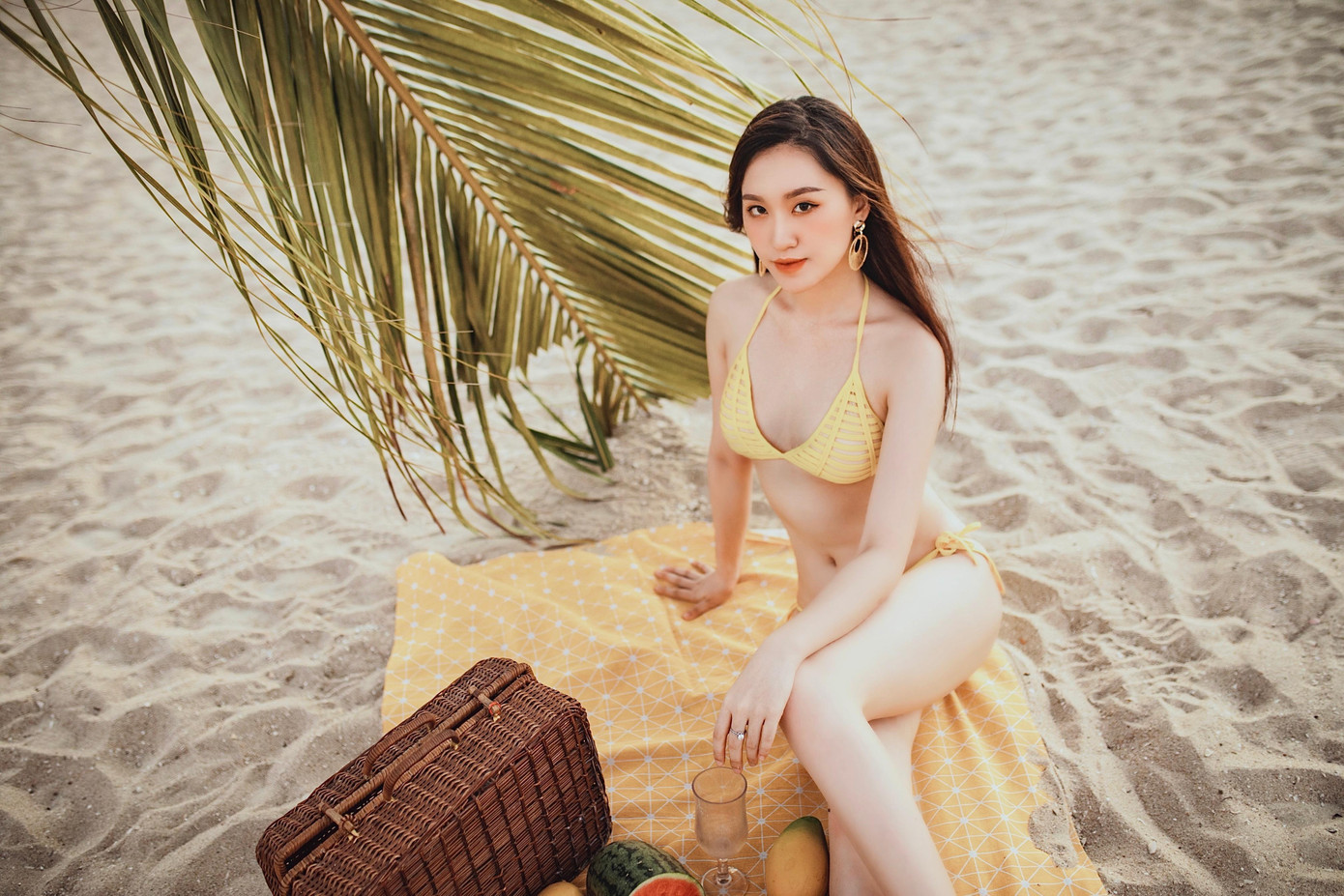 Nguyễn Phương Anh sinh năm 1999, đến từ Hạ Long, Quảng Ninh. Phương Anh cao 1,74m với số đo 3 vòng là 81-62-91. Cô là thí sinh gây ấn tượng tại vòng chung khảo Hoa hậu Việt Nam 2018 với danh hiệu "Hoa khôi Hạ Long". Nguyễn Phương Anh sinh năm 1999, đến từ Hạ Long, Quảng Ninh. Phương Anh cao 1,74m với số đo 3 vòng là 81-62-91. Cô là thí sinh gây ấn tượng tại vòng chung khảo Hoa hậu Việt Nam 2018 với danh hiệu "Hoa khôi Hạ Long".