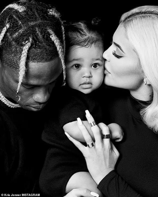 Kylie Jenner hiện được cho là đang hàn gắn mối quan hệ với bạn trai cũ - rapper Travis Scott và là cha ruột của con gái Stormi (SN 2018). Cặp đôi chia tay hồi cuối năm 2018 và Kylie Jenner dành phần nuôi con gái chung của cặp đôi.