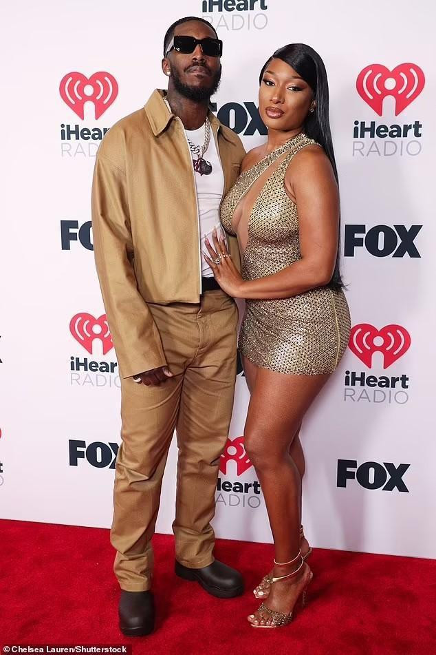 Mới khởi nghiệp ca sĩ từ năm 2016, Megan Thee Stallion hiện đã là một trong những ngôi sao ca nhạc nổi tiếng thế giới. Ảnh: Megan Thee Stallion và bạn trai rapper Pardison Fontaine (31 tuổi) tham dự lễ trao giải iHeartRadio Music Awards 2021 ở Nhà hát Microsoft, Los Angeles (Mỹ) hồi cuối tháng 5 vừa qua.