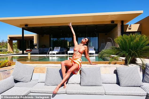 Bộ ảnh này được người đẹp sinh năm 1981 tung lên Instagram cá nhân, chụp trong một khu nghỉ dưỡng cực sang trọng ở Los Cabos, Mexico - nơi mà mỹ nhân sinh ra Brazil cho biết có ý nghĩa đặc biệt quan trọng với cô.