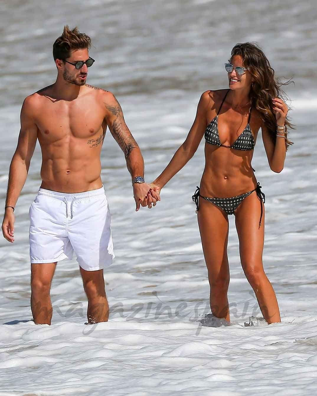 Người đẹp 37 tuổi đã ở bên Kevin Trapp (kém cô 6 tuổi) suốt 5 năm qua. Cặp đôi đính hôn vào năm 2018 và người hâm mộ đang mong chờ một đám cưới trong mơ của họ. Người đẹp 37 tuổi đã ở bên Kevin Trapp (kém cô 6 tuổi) suốt 5 năm qua. Cặp đôi đính hôn vào năm 2018 và người hâm mộ đang mong chờ một đám cưới trong mơ của họ.