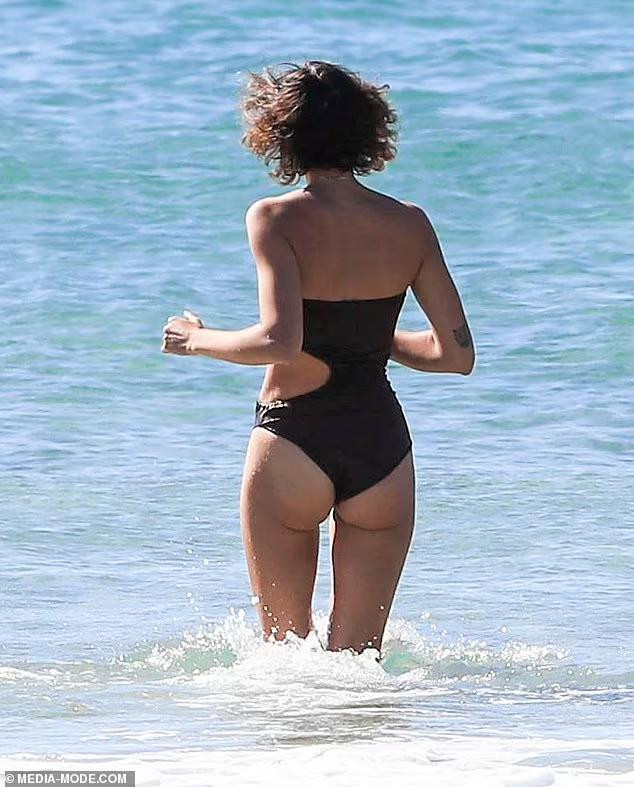 Nàng mẫu sinh năm 1995 sở hữu body cực săn chắc, khỏe khoắn, không thuộc tuýp mẫu mảnh khảnh, cò hương.