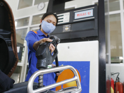 Doanh nghiệp kinh doanh xăng dầu trong nước liên tục kêu lỗ, trong khi cho rằng đại lý ăn lãi lớn	Ảnh: Xuân Phú