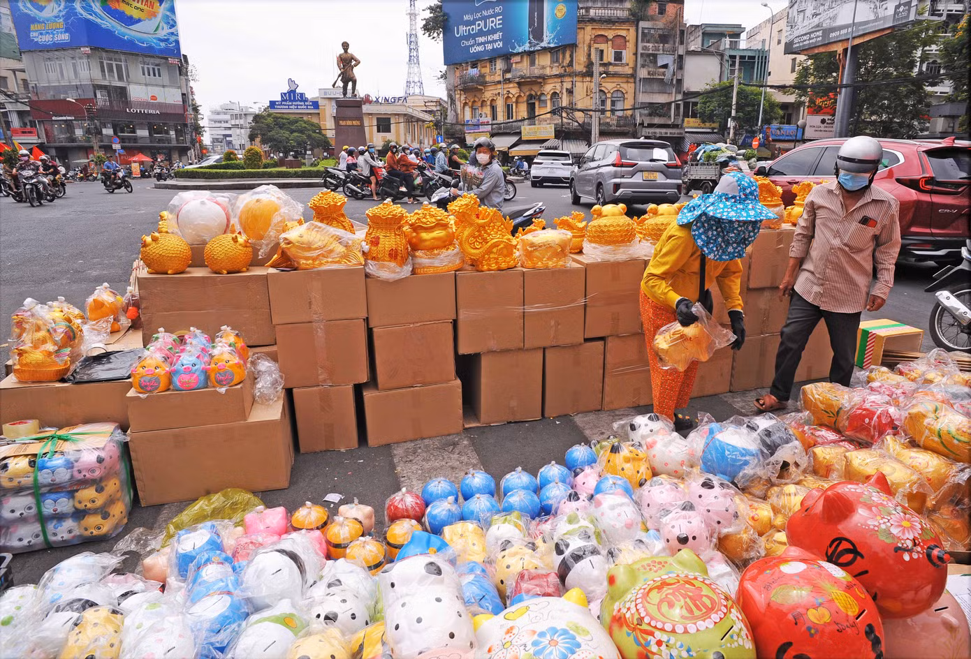 Góc đường Châu Văn Liêm cổ kính cũng rực rỡ sắc màu.
