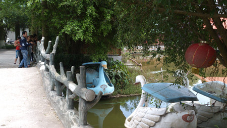 Cầu nước - nơi hai bé chơi và đuối nước. Ảnh: TN. Cầu nước - nơi hai bé chơi và đuối nước. Ảnh: TN