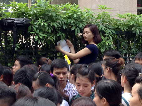 Thi công chức: Cửa vào hé rất nhỏ! ảnh 1