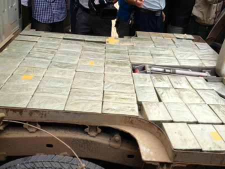 Lũng Xá là điểm nóng về mua bán ma túy. Nhiều trùm ma túy sinh ra và lớn lên ở đây. Trong đó có Tráng A Tàng (SN 1982)