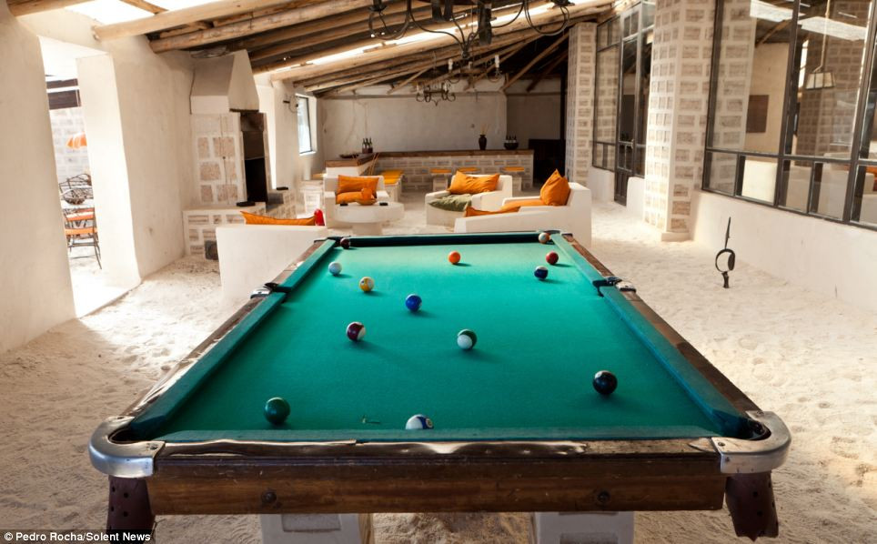 Giá ở khách sạn này là 85 bảng Anh một đêm với đầy đủ dịch vụ như tắm nóng, xông hơi