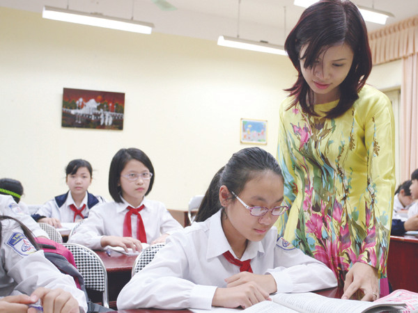 Tiết học thân thiện, hòa đồng giữa cô và trò trường THCS Kim Giang, Hà Nội. Ảnh: Xuân Phú. Tiết học thân thiện, hòa đồng giữa cô và trò trường THCS Kim Giang, Hà Nội. Ảnh: Xuân Phú