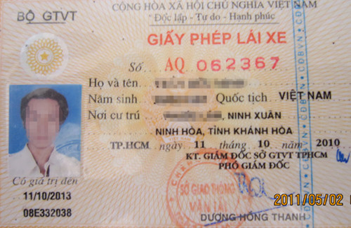 Một bằng lái giả bị cảnh sát giao thông Khánh Hòa phát hiện ngày 22-4 - Ảnh: Hoàng Khương