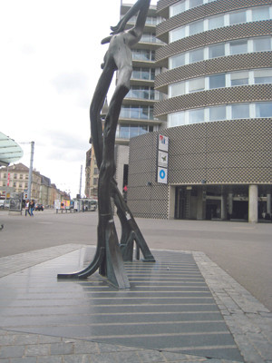 Tượng đài hiện đại