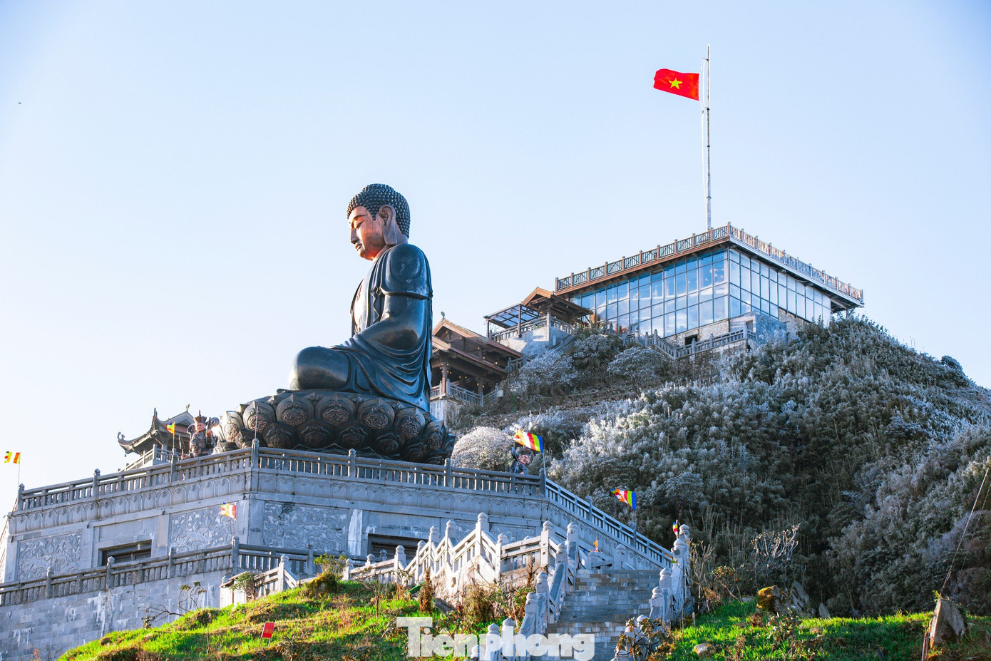 Sáng 26/12, khu vực đỉnh Fansipan ghi nhận nhiệt độ chỉ khoảng -1 độ C.