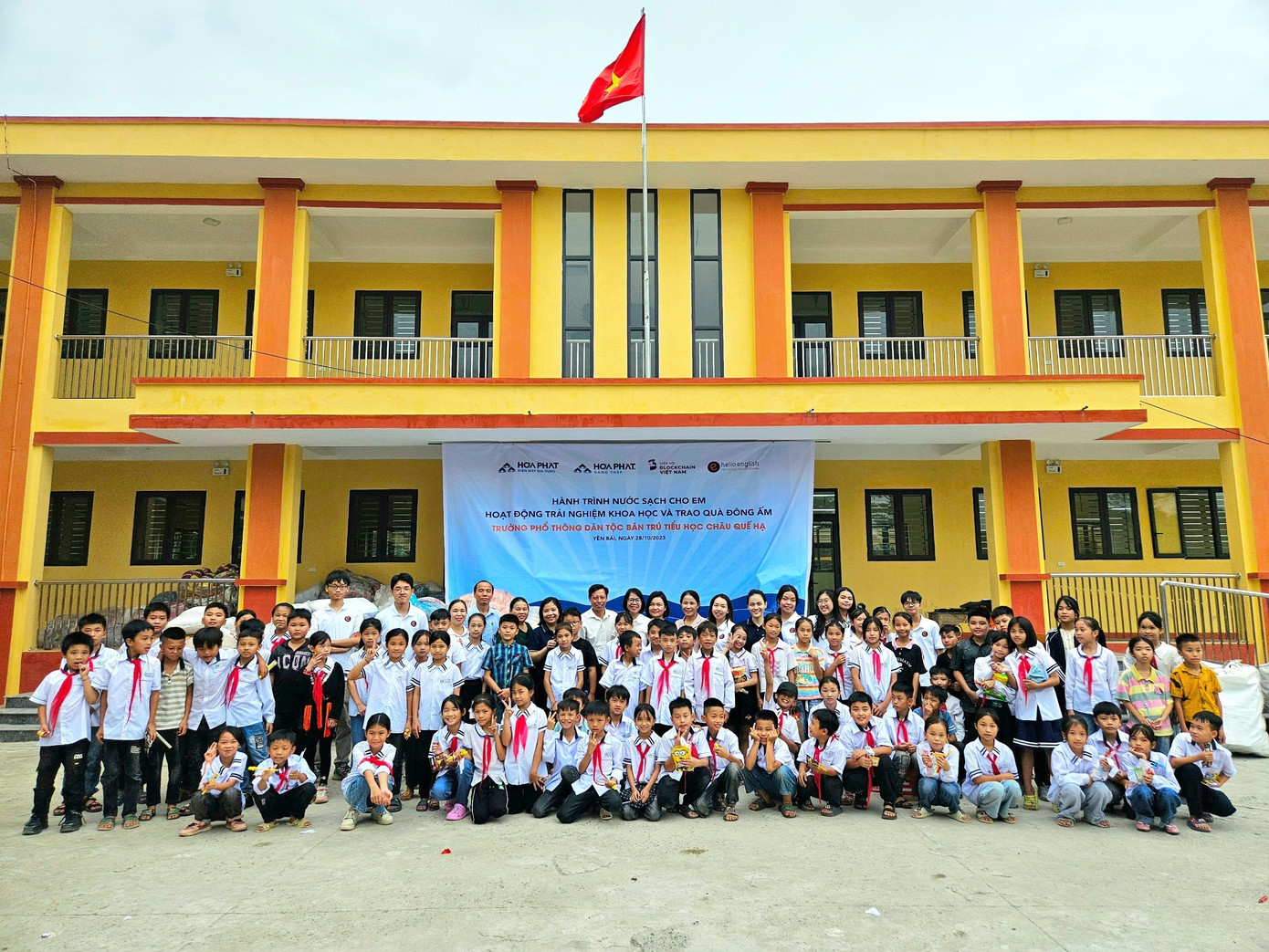 Hòa Phát mang máy lọc nước, chăn gối mùa đông cho các em học sinh trường phổ thông dân tộc bán trú Tiểu học Châu Quế Hạ Hòa Phát mang máy lọc nước, chăn gối mùa đông cho các em học sinh trường phổ thông dân tộc bán trú Tiểu học Châu Quế Hạ