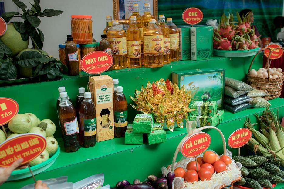 Một số gian hàng có mặt tại hoạt động “Giao lưu kết nối, giới thiệu mô hình sinh kế hỗ trợ hòa nhập cộng đồng cho nạn nhân mua bán người” Một số gian hàng có mặt tại hoạt động “Giao lưu kết nối, giới thiệu mô hình sinh kế hỗ trợ hòa nhập cộng đồng cho nạn nhân mua bán người”