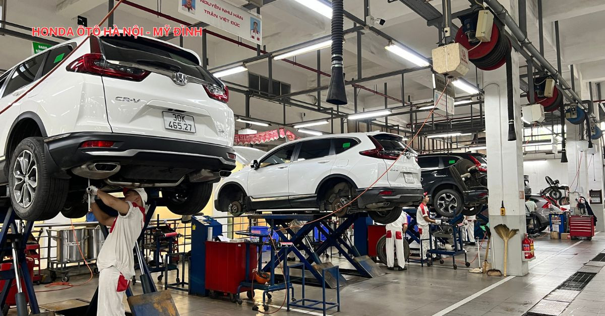 Đội ngũ nhân viên kỹ thuật được đào tạo bởi chuyên gia hàng đầu tại Honda Mỹ Đình.