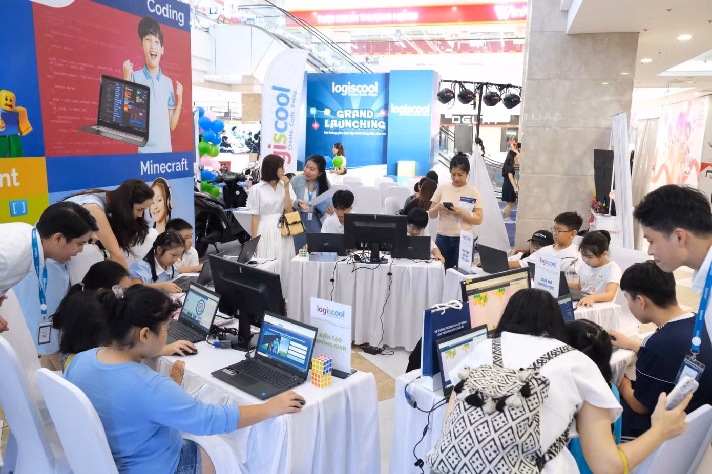 Các em nhỏ tiếp thu rất nhanh các kiến thức về lập trình