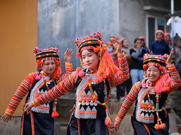 Trang phục truyền thống dân tộc Hà Nhì