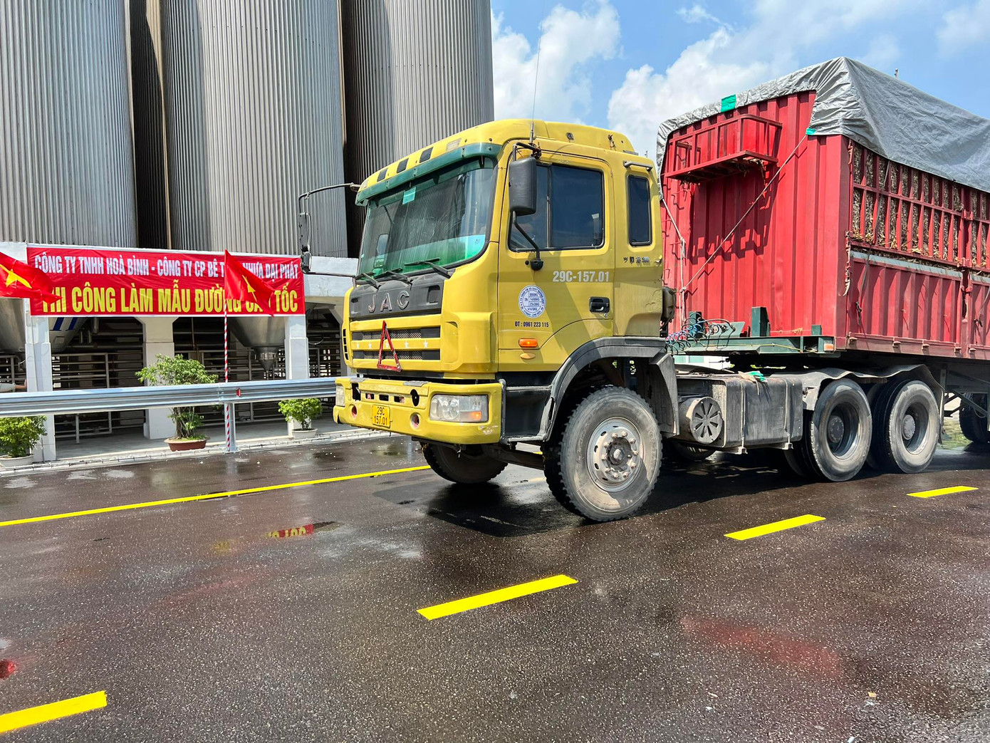 Xe trọng tải lớn chạy thử tải