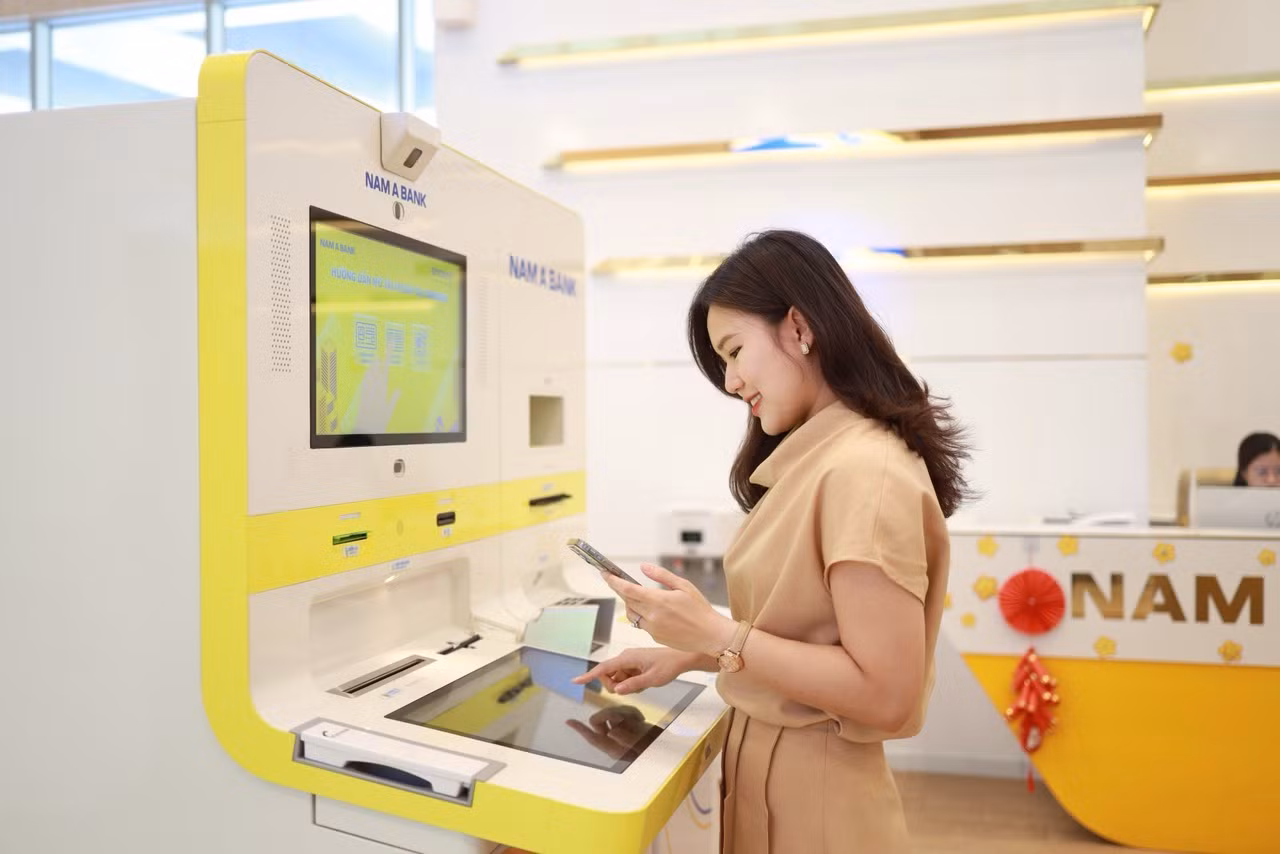 Điểm giao dịch số tự động ONEBANK 365+, một trong những điểm sáng về công nghệ của Nam A Bank.