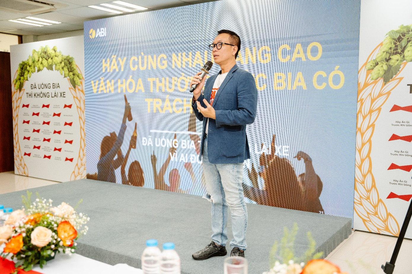Anh Trương Văn Toàn – Giám đốc Pháp lý Đối ngoại và Truyền thông của AB InBev chia sẻ về thông điệp nhân văn Thưởng thức bia có trách nhiệm Vì ai đó cần bạn