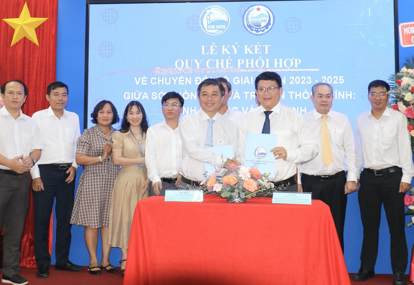 Lãnh đạo Sở TTTT tỉnh Bình Dương và Sở TTTT tỉnh Tây Ninh ký kết hợp tác