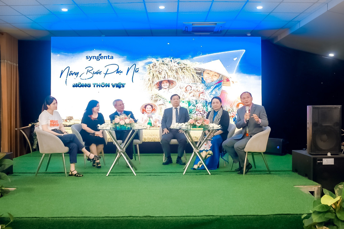 Đại diện Công ty Syngenta, các chuyên gia, phụ nữ tiêu biểu tọa đàm giao lưu tại hội thảo Đại diện Công ty Syngenta, các chuyên gia, phụ nữ tiêu biểu tọa đàm giao lưu tại hội thảo