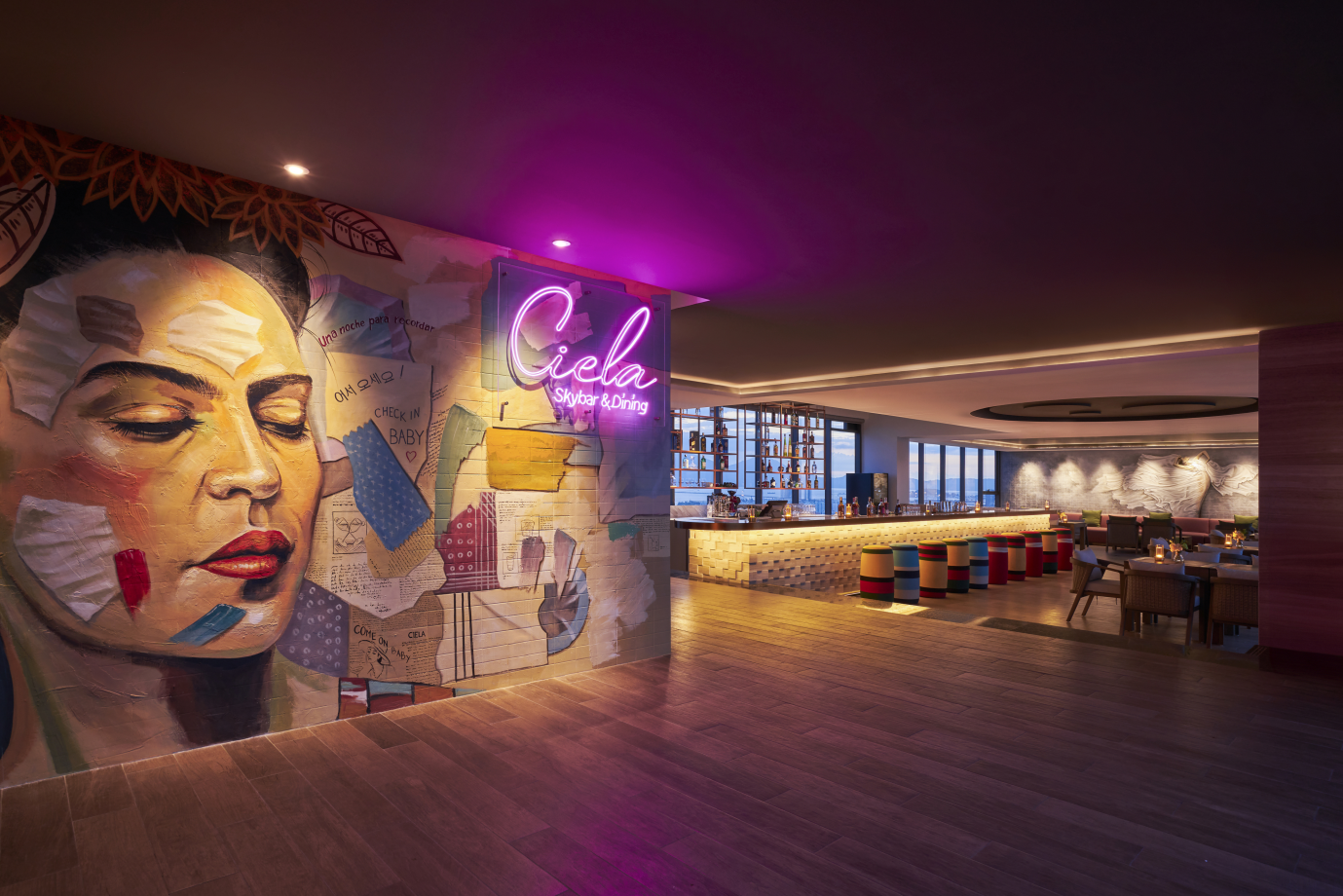 Ciela Skybar and Dining là nhà hàng, quầy bar phục vụ cocktail và không gian tổ chức sự kiện trên tầng thượng ấn tượng với tầm nhìn ra biển khơi Ciela Skybar and Dining là nhà hàng, quầy bar phục vụ cocktail và không gian tổ chức sự kiện trên tầng thượng ấn tượng với tầm nhìn ra biển khơi