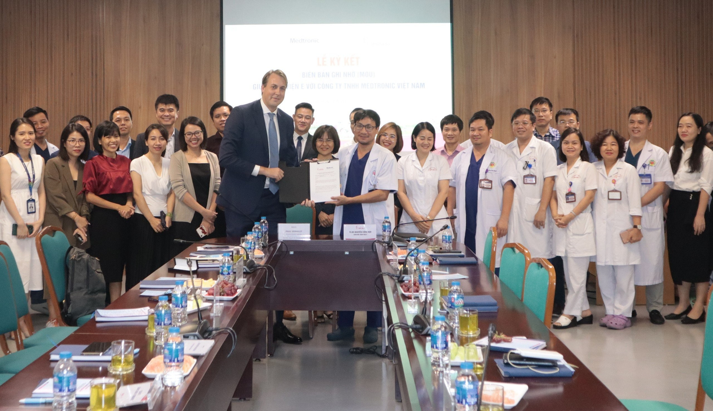Ký kết hợp tác giữa Bệnh viện E và Medtronic Việt Nam Ký kết hợp tác giữa Bệnh viện E và Medtronic Việt Nam