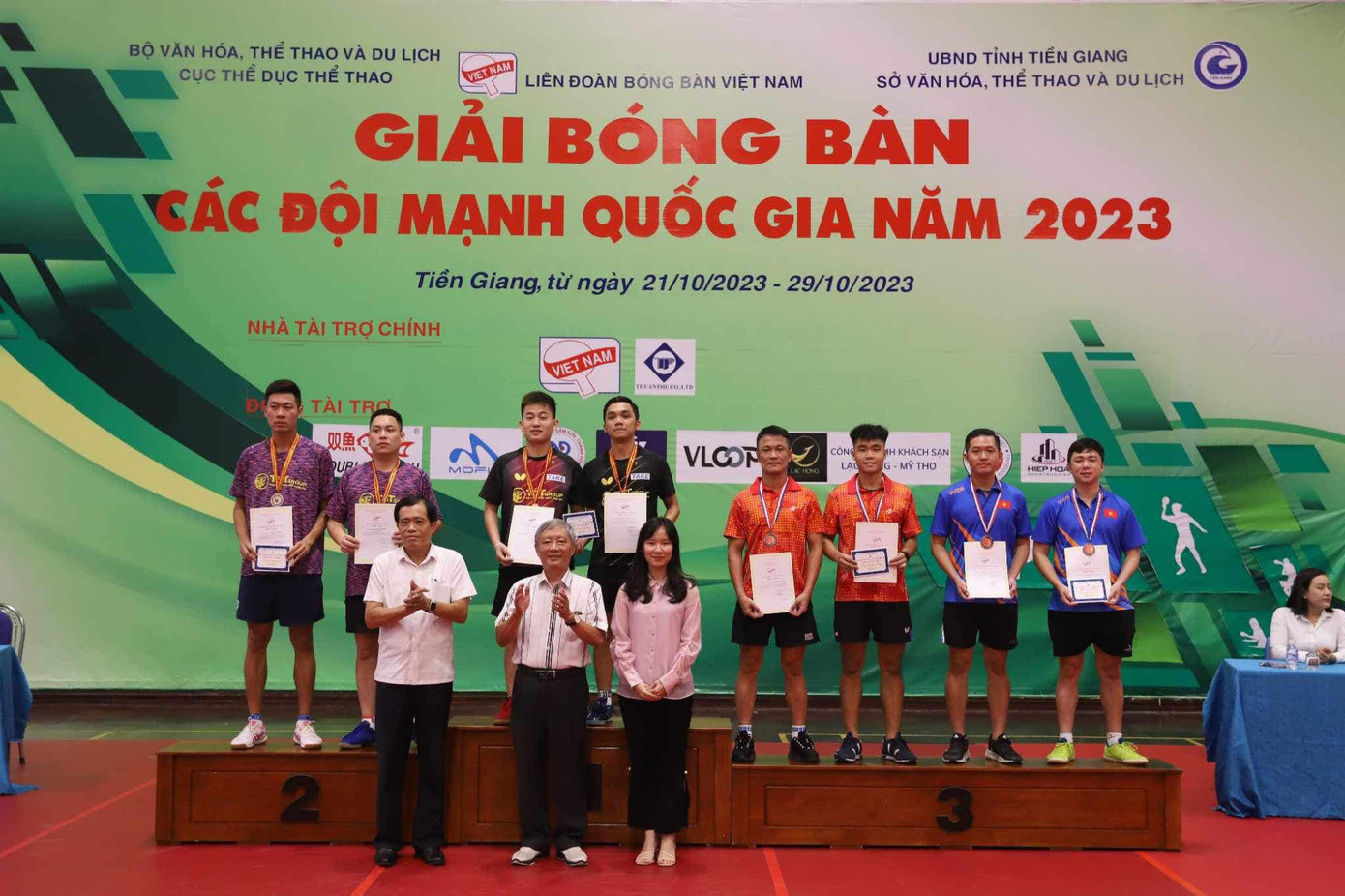 Anh Hoàng, Mai Ngọc, Đình Đức giúp CLB bóng bàn Hà Nội T&T giành 2 huy chương vàng nội dung đôi nam và đôi nam nữ tại Giải bóng bàn các đội mạnh quốc gia 2023. Anh Hoàng, Mai Ngọc, Đình Đức giúp CLB bóng bàn Hà Nội T&T giành 2 huy chương vàng nội dung đôi nam và đôi nam nữ tại Giải bóng bàn các đội mạnh quốc gia 2023.