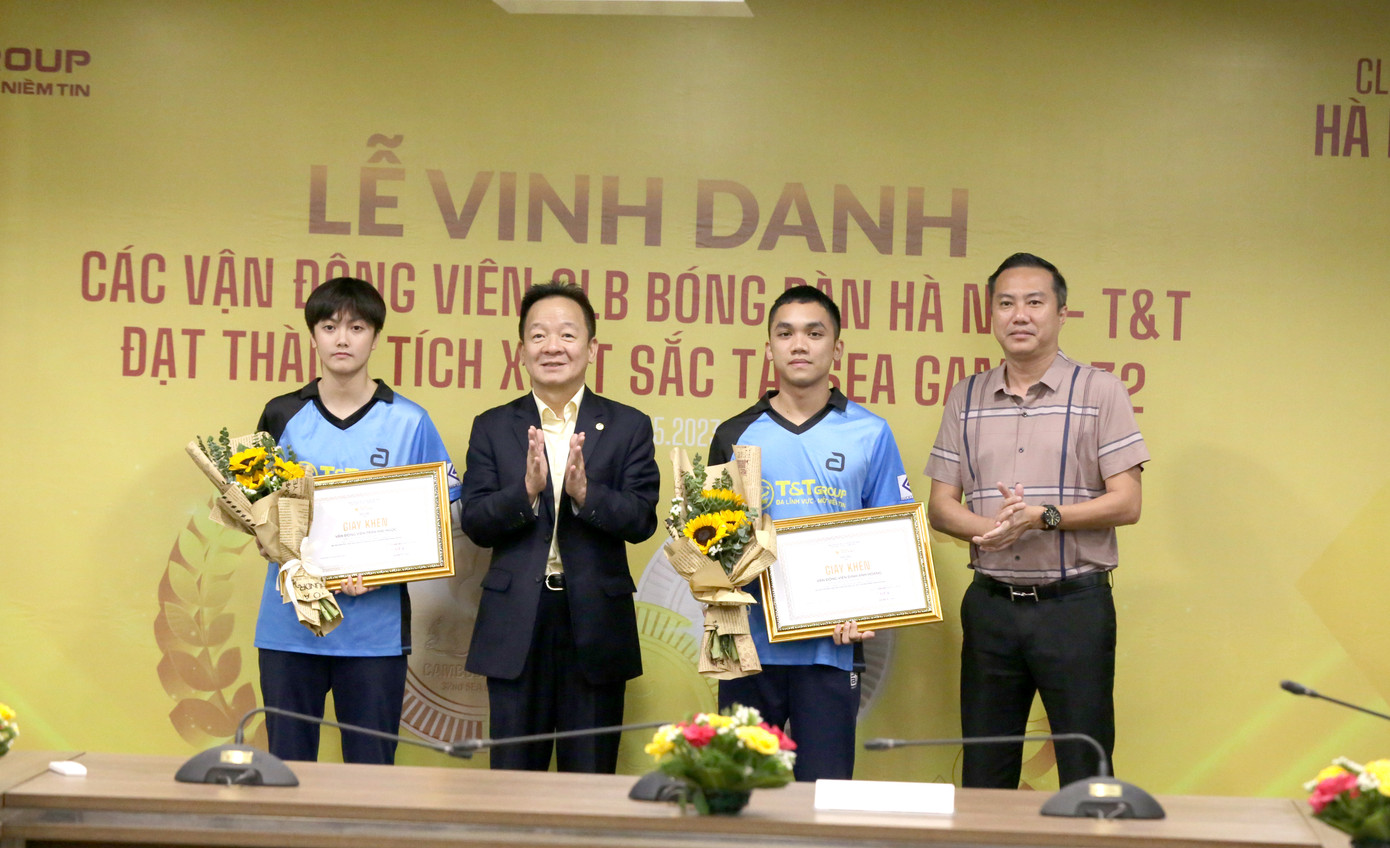 Bầu Hiển thưởng lớn cho Mai Ngọc và Anh Hoàng sau tấm huy chương vàng SEA Games 32. Bầu Hiển thưởng lớn cho Mai Ngọc và Anh Hoàng sau tấm huy chương vàng SEA Games 32.