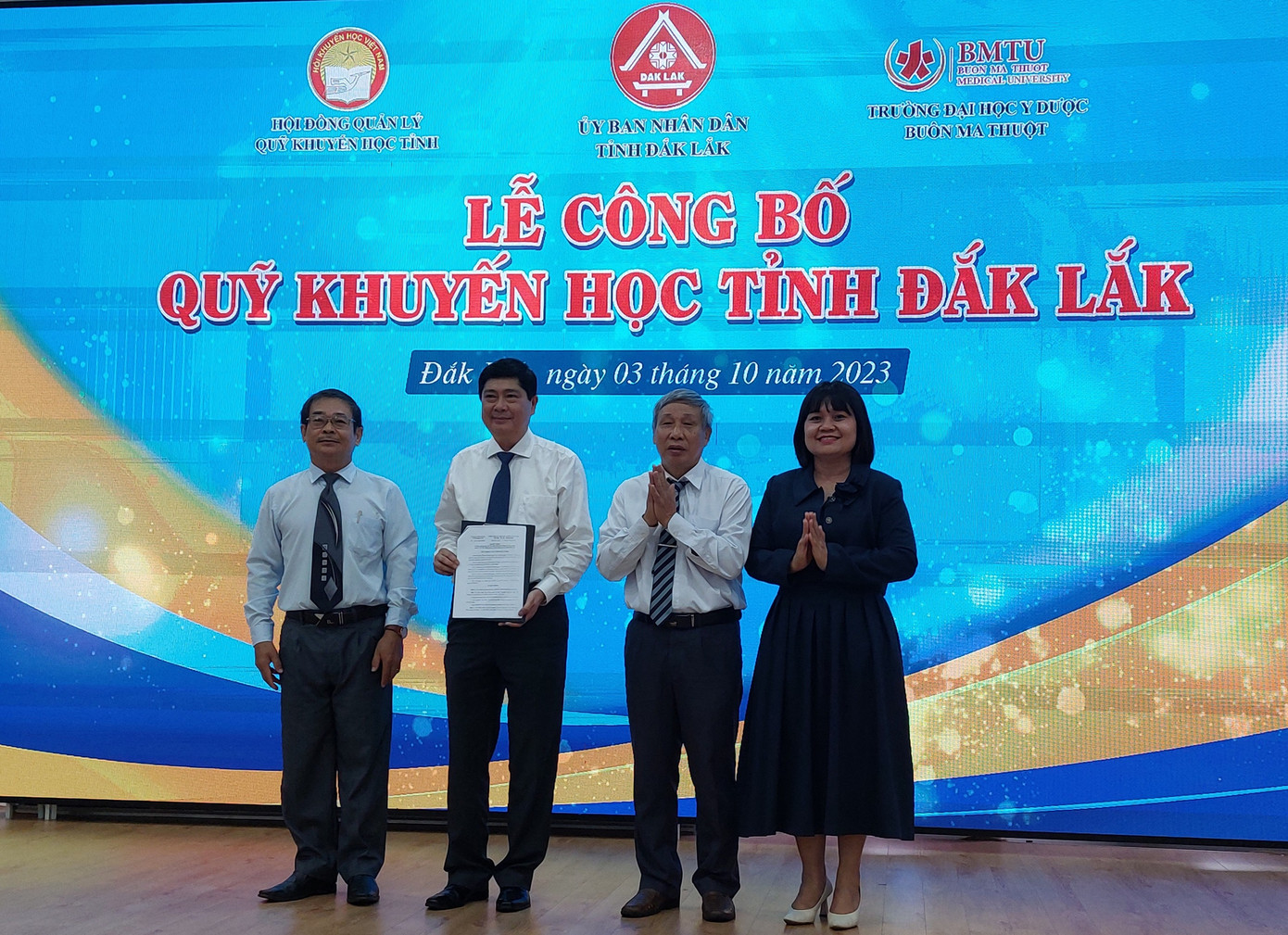 Lễ công bố Quỹ khuyến học tỉnh Đắk Lắk Lễ công bố Quỹ khuyến học tỉnh Đắk Lắk