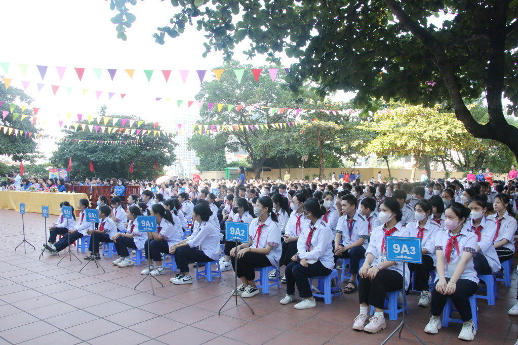 Hơn 1.200 học sinh, đoàn viên thanh niên trên địa bàn TP Hạ Long, tỉnh Quảng Ninh tham dự chương trình phát động Hơn 1.200 học sinh, đoàn viên thanh niên trên địa bàn TP Hạ Long, tỉnh Quảng Ninh tham dự chương trình phát động