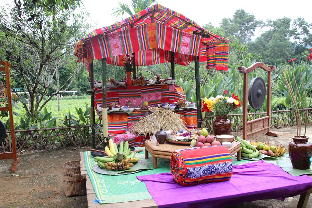 Lễ vật cúng đất trời,mời tổ tiên, cảm tạ các vị thần Lễ vật cúng đất trời,mời tổ tiên, cảm tạ các vị thần