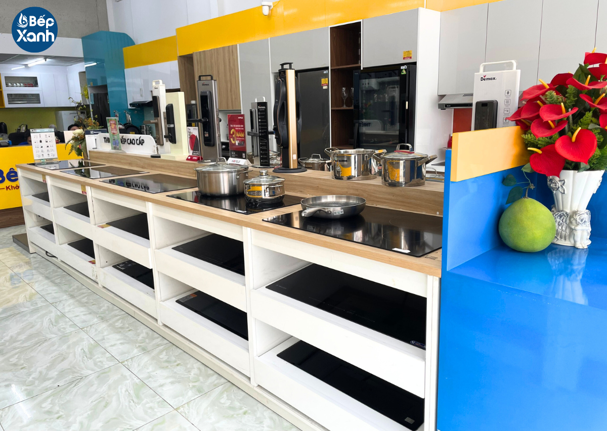 Không gian trưng bày hiện đại và đa dạng sản phẩm